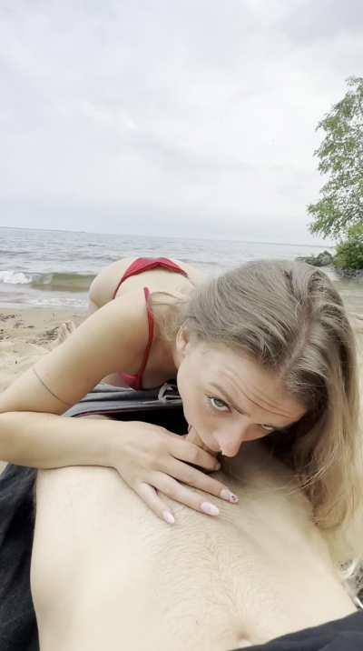 Public beaches make me so horny to give a blowjob (;