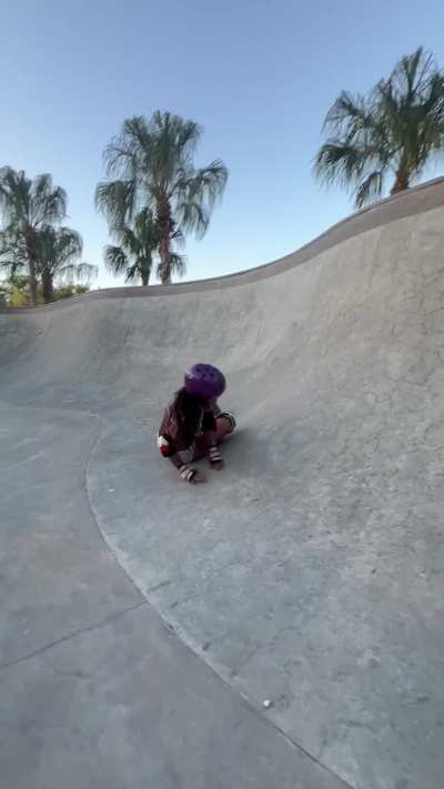 I like flashing my pussy at the skatepark