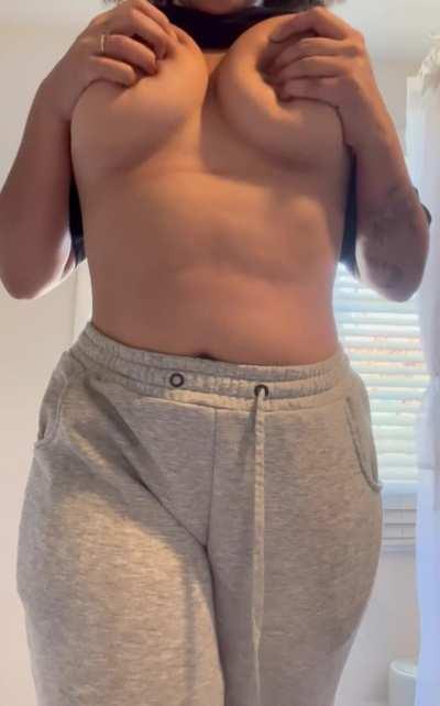 Exhibit A: why you should hit on the shabby girl at the grocery store