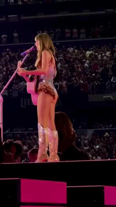 The first strut of this tour!