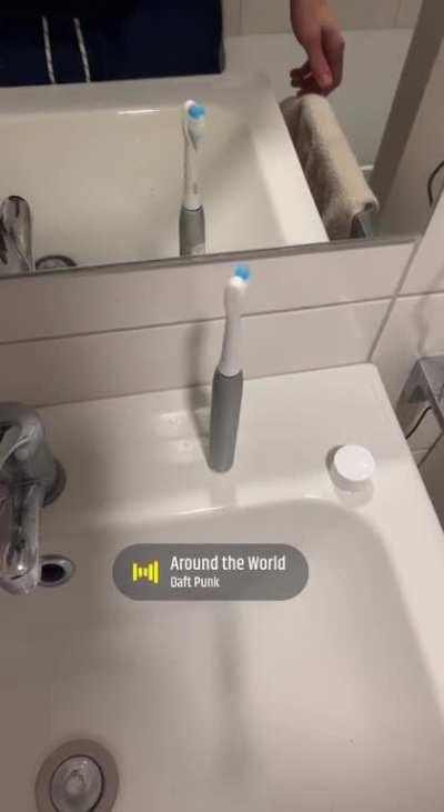 The way my toothbrush spins on its own