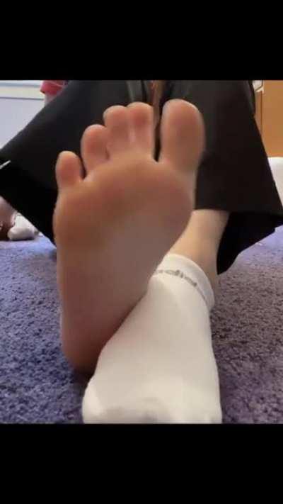 I’ve worn these socks to work the last 4 days! They’re so sweaty and smell like cheese!!! 🧀🥵