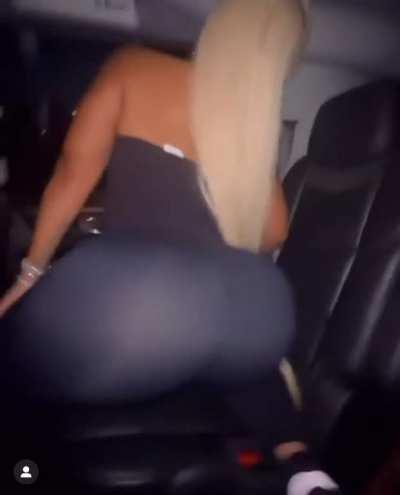 SHE GOT THE THUMPER OUT 🍑🍑😩