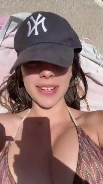 Αθηνά βυζους τρελούς 