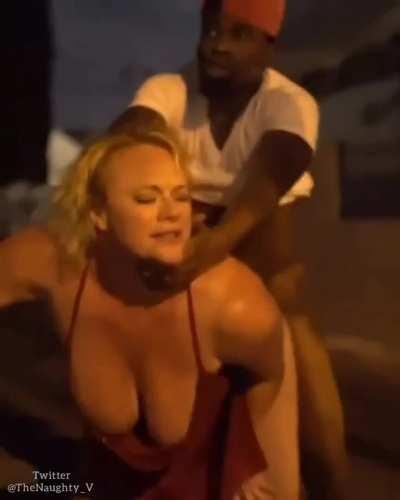 pounding a thicc horny slut in public