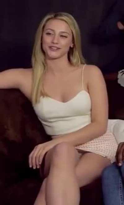 Lili Reinhart