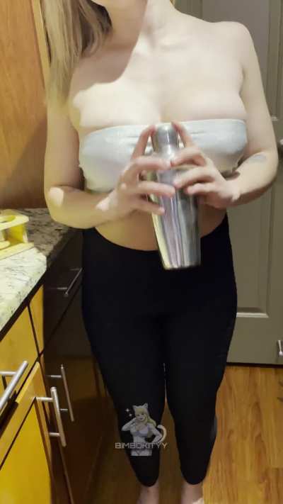 Bimbos make the best house wives 🤍