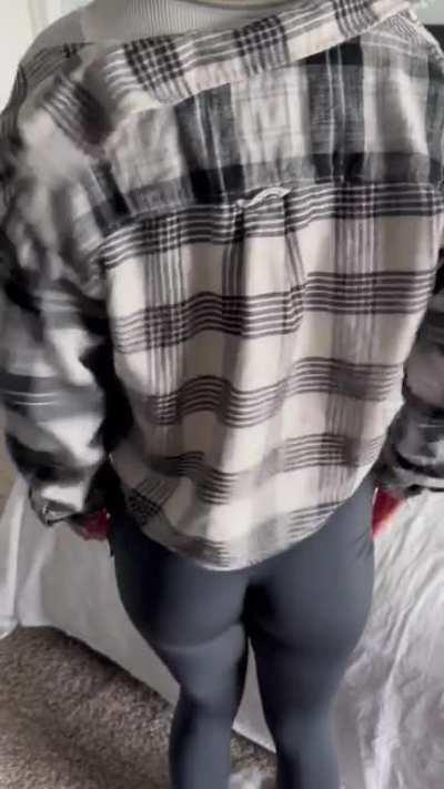 I just wanted to show you my booty/hammy gains. And can’t neglect my Tits 😉