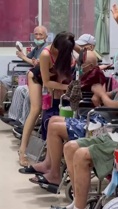 Who here is a slut for grandpa