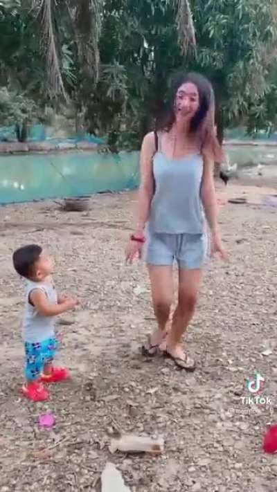 Imma tweak on this kid's face