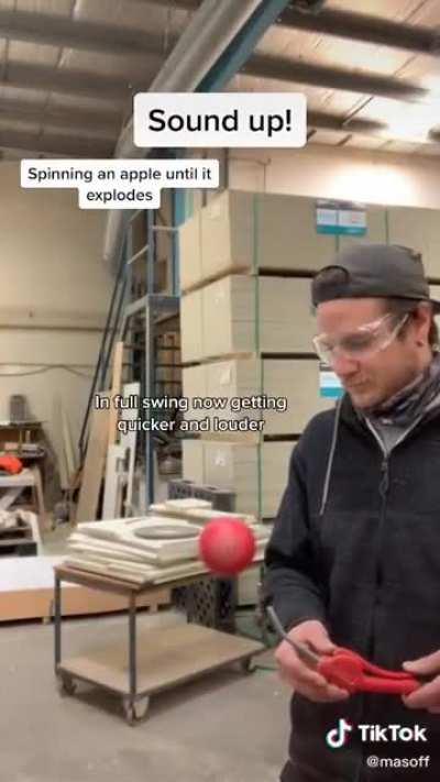 Как выглядит вращение яблока с помощью сжатого воздуха до тех пор, пока оно не взорвется
