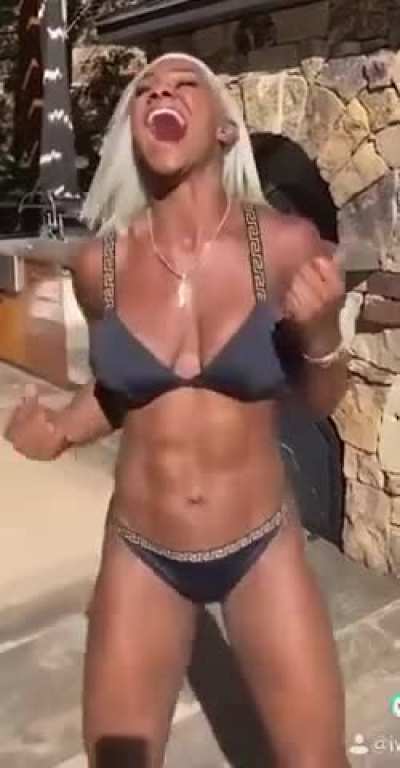 Holy shit Jade 😍🖤