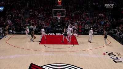 [Highlight] Blazers get out and run and Ant finishes with the full-speed two-hand slam