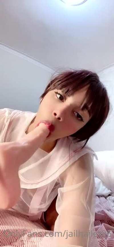 Machine dildo fucks her mouth