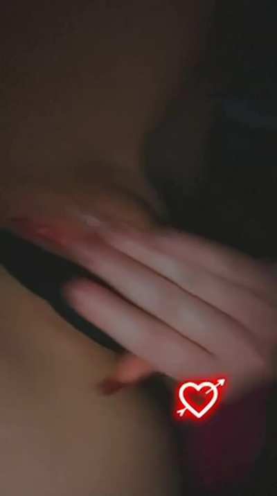 I love Fingering my tight pussy