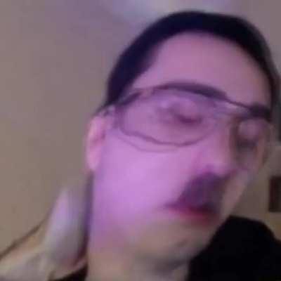 Upvote para que el Admin se ria