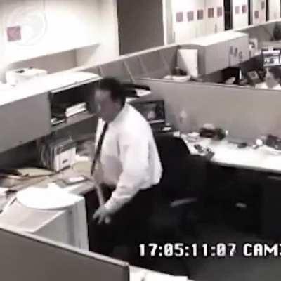 Mordekaiser attempting to fix a computer