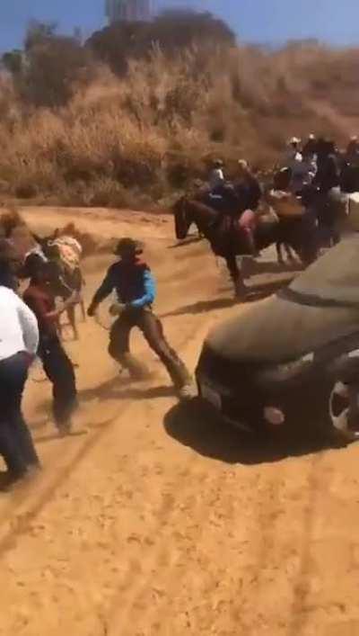 os crias do interior chegando no churras dos subs 😎