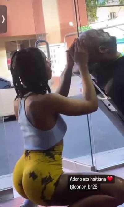 I wanna get behind her and dry hump that fat ass