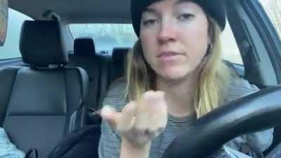 A normal person explains NFT.