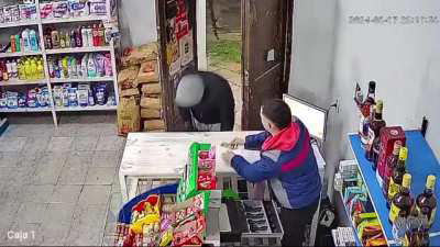 Corrientes: Maleante asaltó a un comerciante usando un arma 