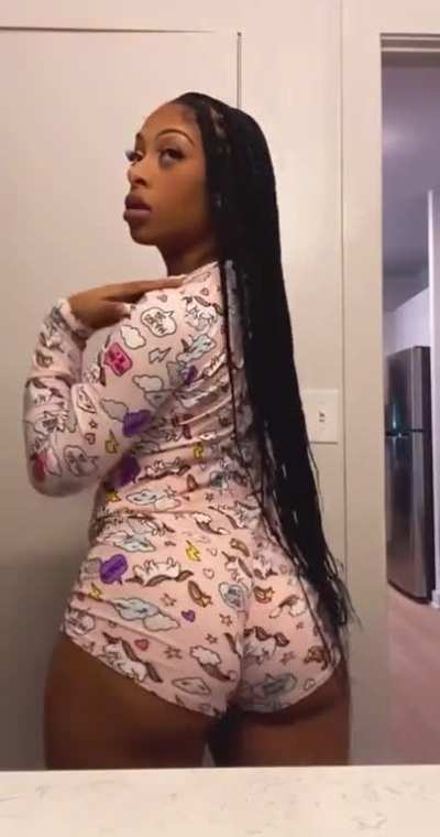 How is her ass both heavy and soft? 😍