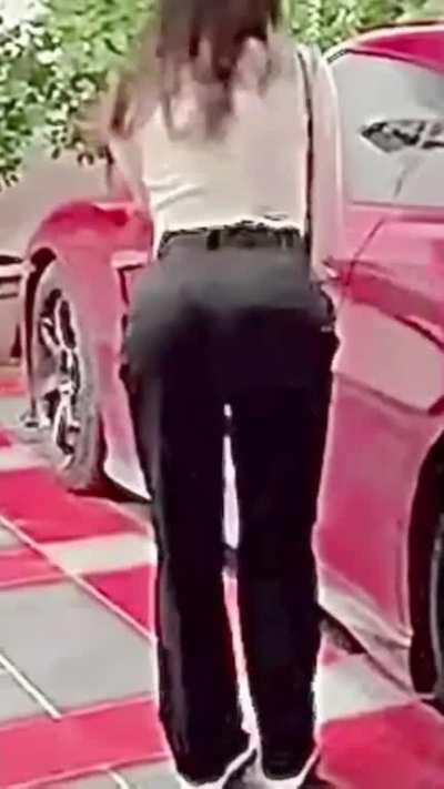 Long and slomo version of my favorite video of Britt yet!