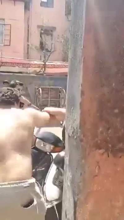 Fight breaks out over unnecessary honking on the street