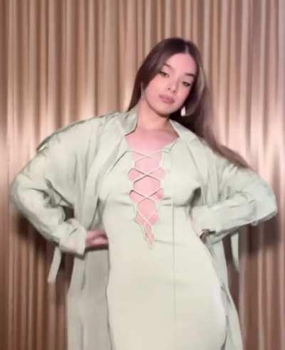 Hailee looking stunning for Spider-Verse press tour [May 2023]