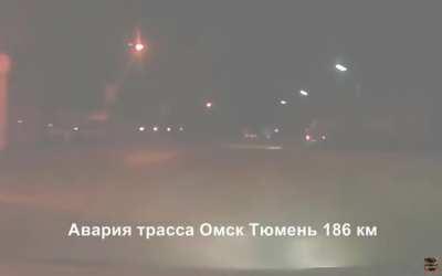 Russia: Green car (?) Cuts off cammer