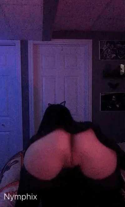 Would the thigh highs stay on?