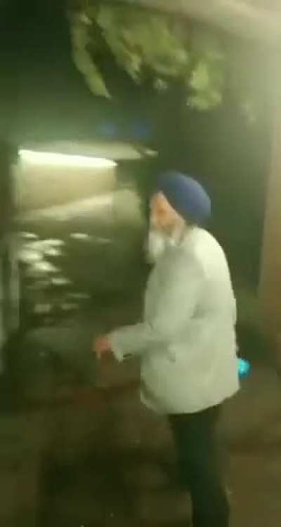 İngiltere sokaklarında sıradan bir gün.