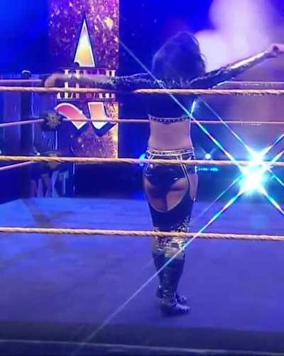 Aliyah is so slept on with that tight ass body