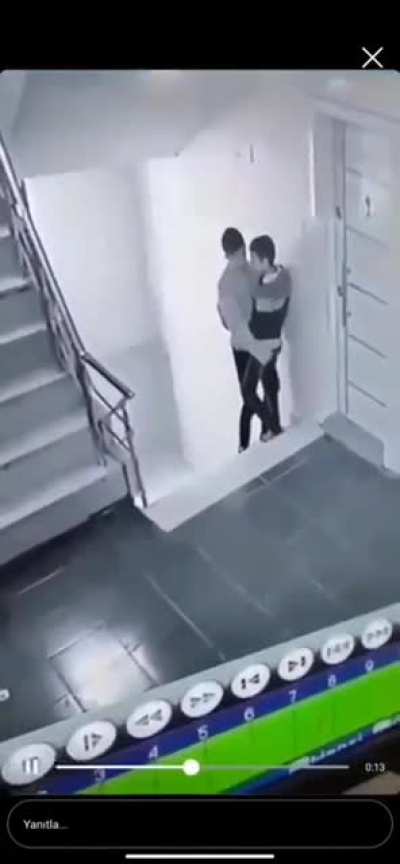 Okulda arkadaşımla sevişirken yakalandım