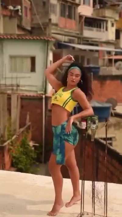 Larissa Santos / @larisantosbe