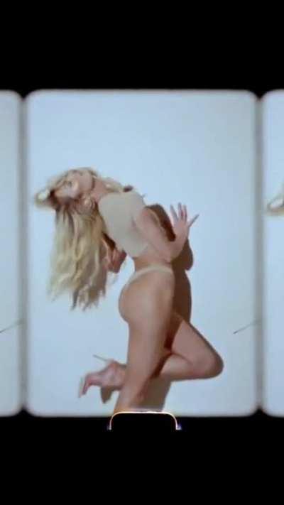 Candice knows how to heat it up