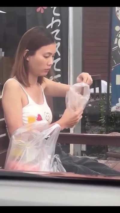 A reação dela 😂😂😂