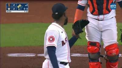 [Highlight] [Highlight] Starling Marte golfs one over Corey Julks' head and the Mets tie the game.