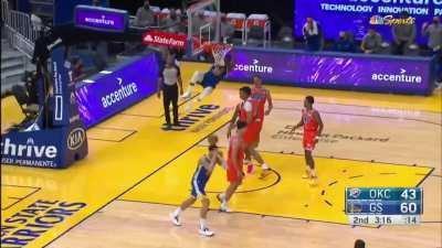 [Highlight] Draymond completely destroys the rim