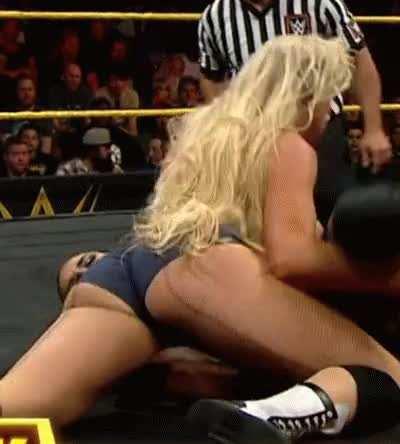 Lacey Evans jiggly ass