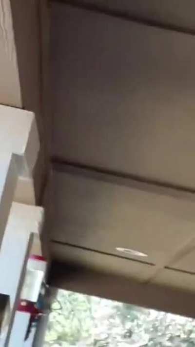 Держи, братишка