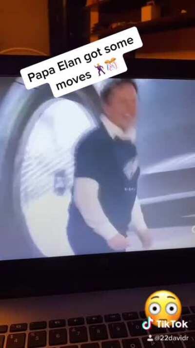 Papa Elan can boogie 🕺🎊🚀🚀🚀🚀🚀🚀🚀🚀