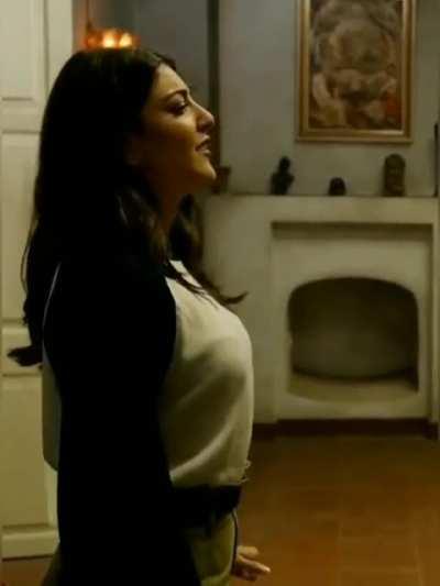 Sexy bikini line from the milky boobs of kajal