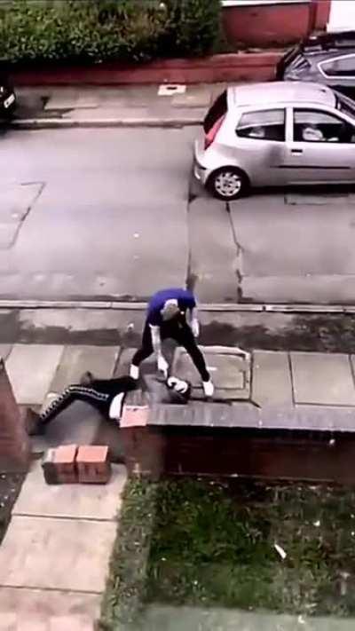 Thief crashes Car - Hero crashes Thief...