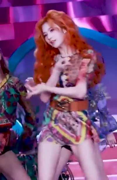 200616 - Stunning Sana