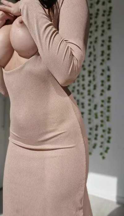 My dress is broken🙈