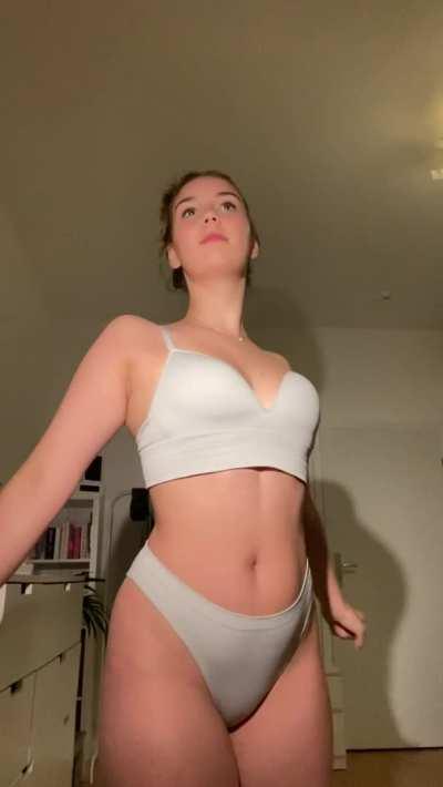 Hiii to the 5 guys who see me stripping half naked 😇