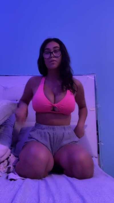 Lazy girl has big titties indeed