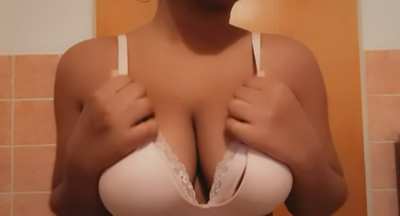 What color bra would you prefer to see me in?