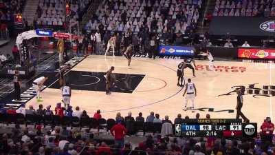 [Highlight] Porzingis drills the corner three to bring the Mavs lead to 10